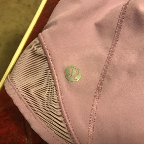 Lululemon Hotty Hot Short II *2.5" - Picture 3 of 5